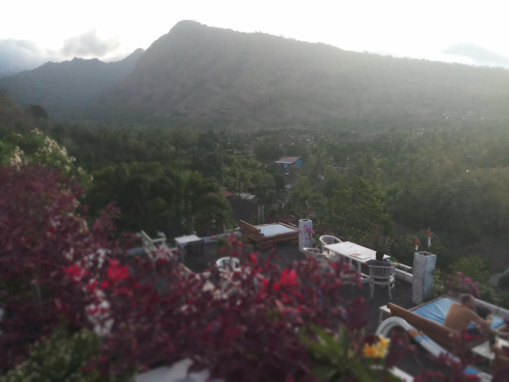 Waenis Sunset View Hotel And Restaurant, Amed, Bali Экстерьер фото