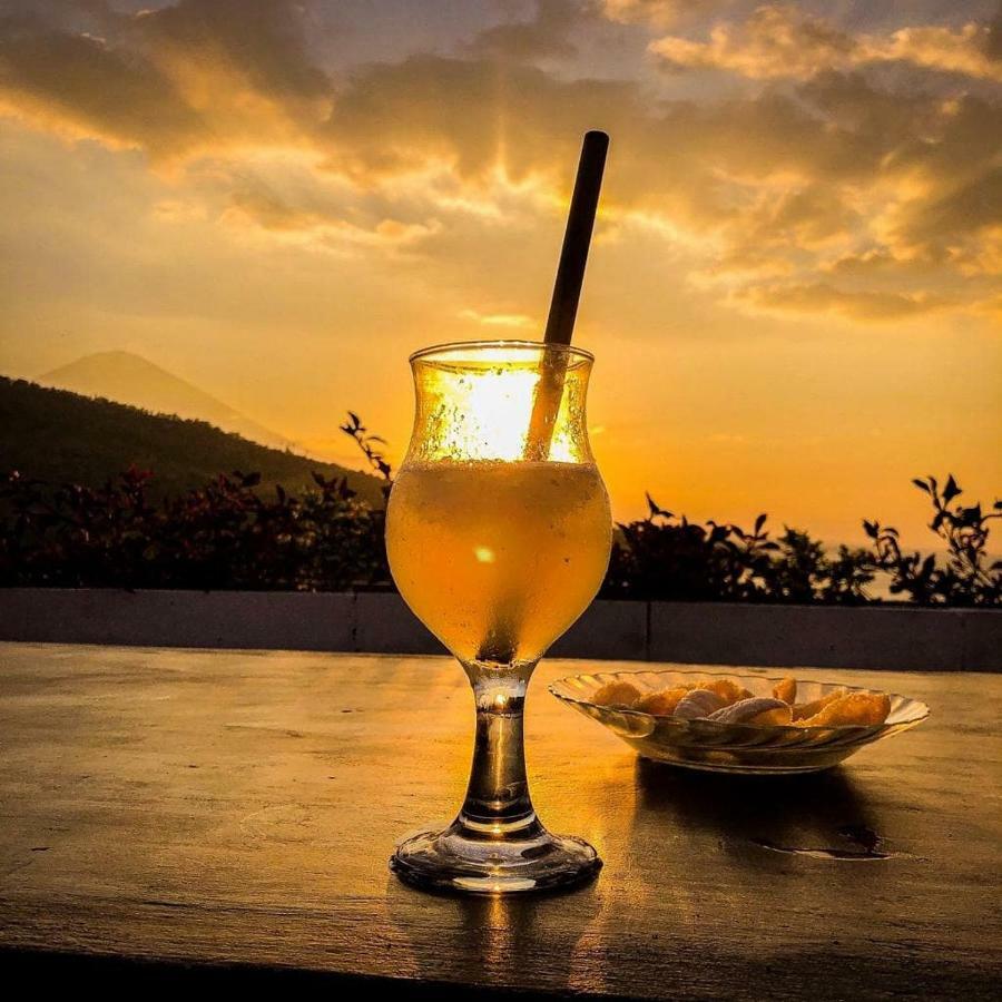 Waenis Sunset View Hotel And Restaurant, Amed, Bali Экстерьер фото