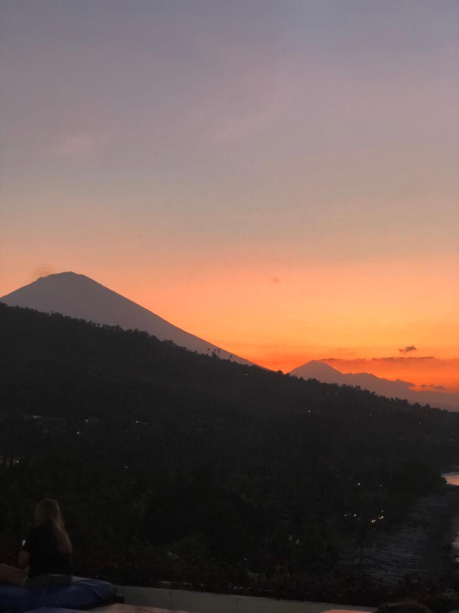 Waenis Sunset View Hotel And Restaurant, Amed, Bali Экстерьер фото
