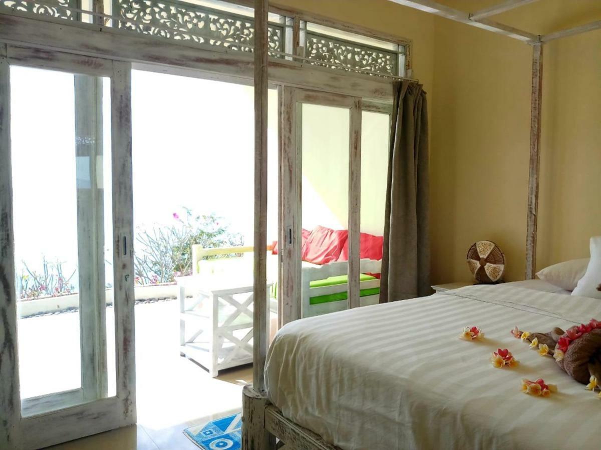 Waenis Sunset View Hotel And Restaurant, Amed, Bali Экстерьер фото