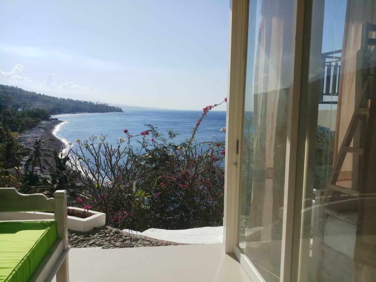 Waenis Sunset View Hotel And Restaurant, Amed, Bali Экстерьер фото